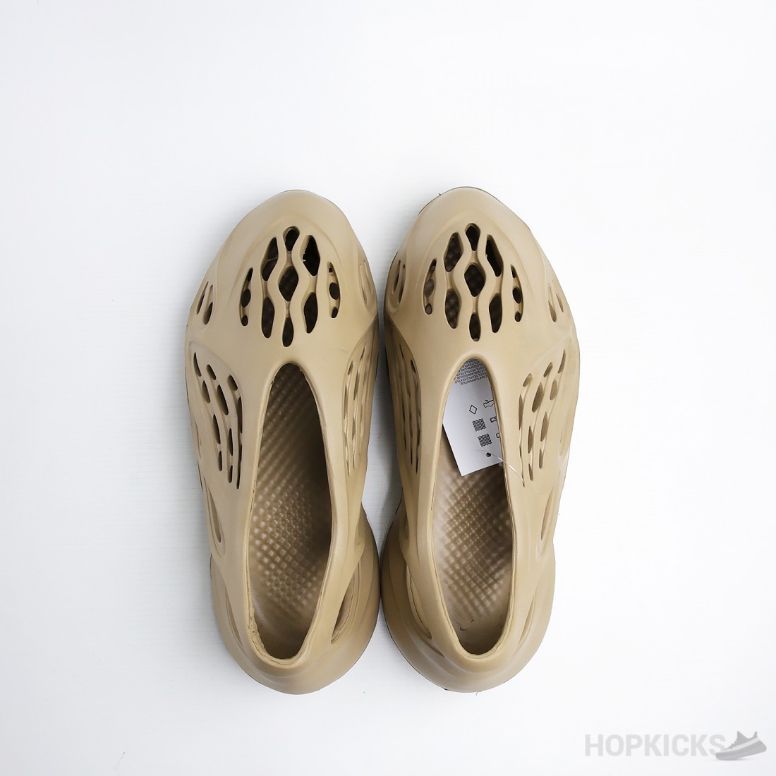yeezy rnnr sand